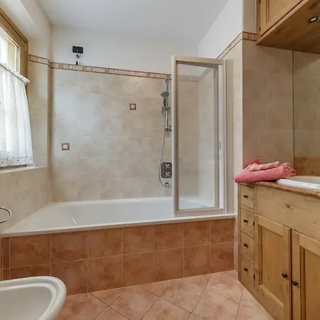 Chalet Ronco - Stayincortina شقة *